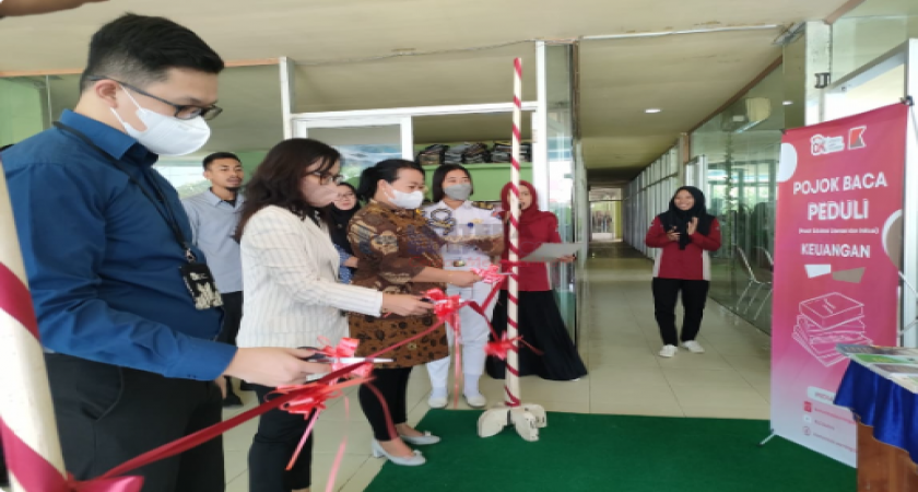 OJK Resmikan Pojok Baca Peduli Keuangan di Institut Dharma Bharata Kendari